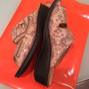 Finn Comfort sandals, size 39 (8.5 to 9)